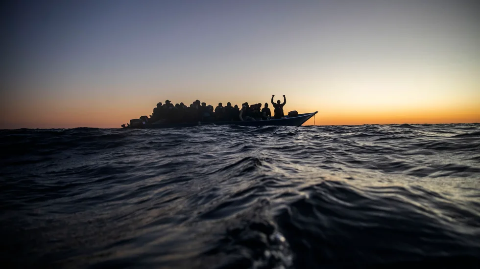 Tusentals människor försöker ta sig sjövägen från Afrika till Europa varje år. Många av dem dör. Bilden är från ett annat tillfälle.