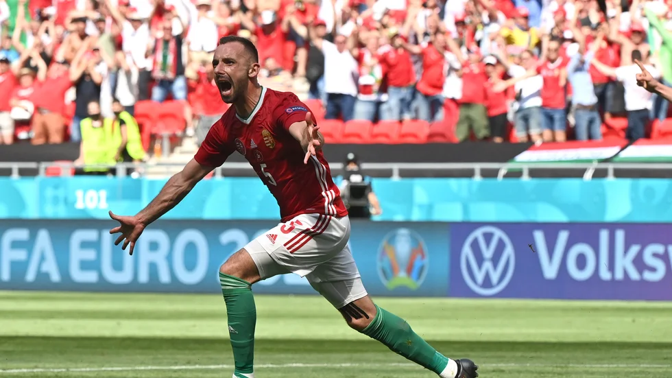 Attila Fiola firar efter sitt 1–0-mål mot Frankrike.
