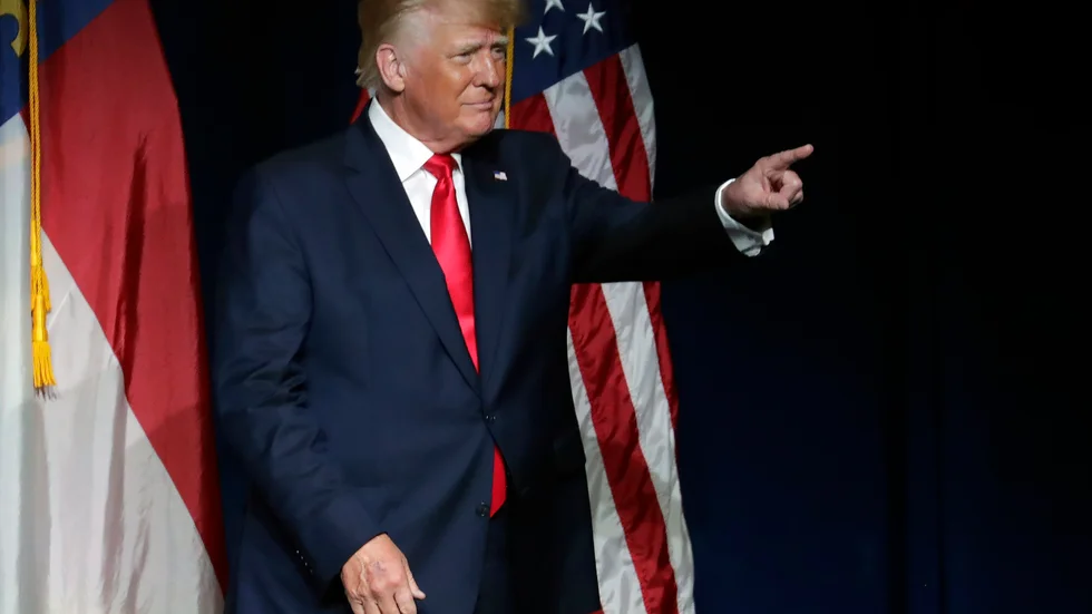 Donald Trump har talat på Republikanernas partimöte, men inte någon valkampanj förrän nu. Bild från partimötet i North Carolina, juni 2021.