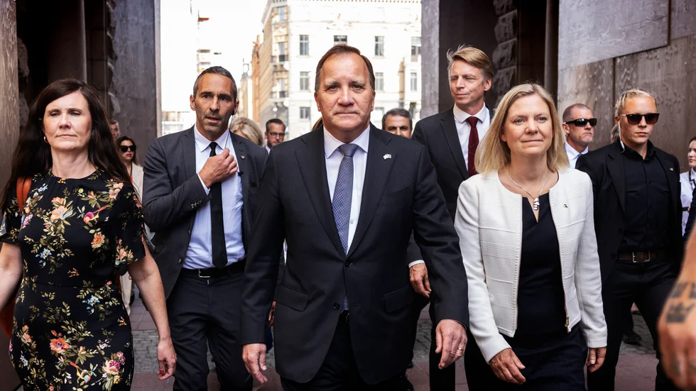 Statsminister Stefan Löfven (S) på väg till riksdagens misstroendeomröstning. Arkivbild.