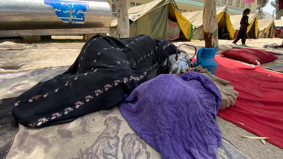 Afghanska internflyktingar som har flytt undan de senaste striderna i Kandaharområdet.