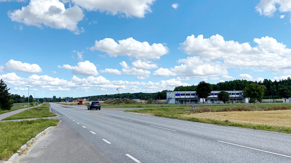 På Bredsandsvägen, vid Storskogens förskola, kommer vägarbeten påbörjas i nästa vecka som innebär störningar i trafiken.