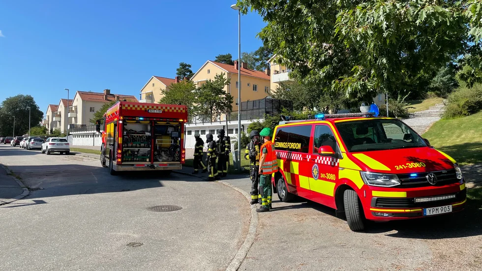 Polis, räddningstjänst och ambulans larmades. Men ingen brand upptäcktes.