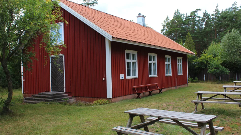 På söndag slår Hasselö missionshus upp portarna för årets konst- och hantverksutställning. 