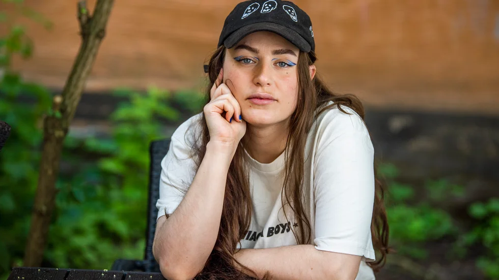 Moa Romanova är aktuell med serieromanen "På glid".
