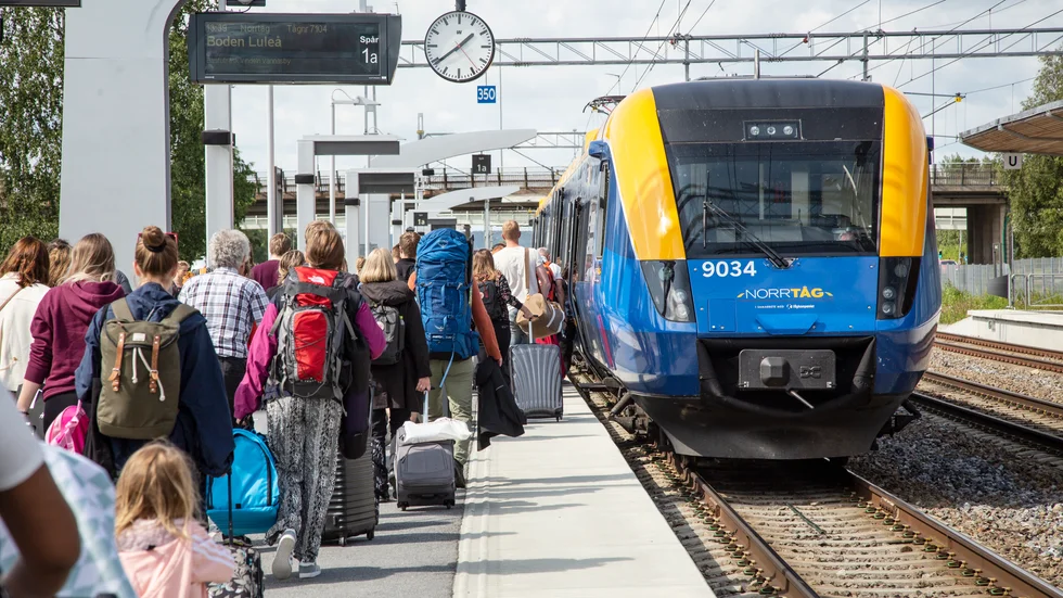 På tisdagen blev ytterligare ett tåg försenat vilket ledde till att  29 personer blev strandade på Murjek tågstation. En vecka tidigare fick ett fullpackat nattåg vänta i Kiruna i tio timmar. Nu riktar Swedish Laplands Visitors Board kritik mot de regelbundna förseningarna.