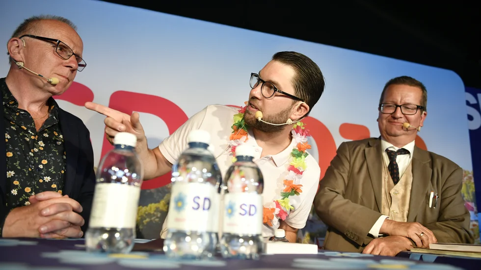 Jimmie Åkesson flankerad av Stig-Björn Ljunggren S-redaktör på Sydöstran och Widar Andersson S-redaktör Folkbladet Östergötland. Almedalen 7 juli 2018.