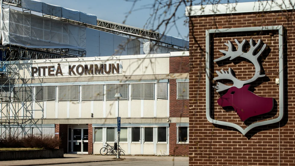 Den aktuella arbetsledaren på Piteå kommun ser inget problem med att bygga en paviljong åt sin chef. (Arkivbild)