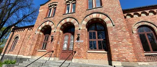Dyrt och dumt att flytta konsten från Tingshuset
