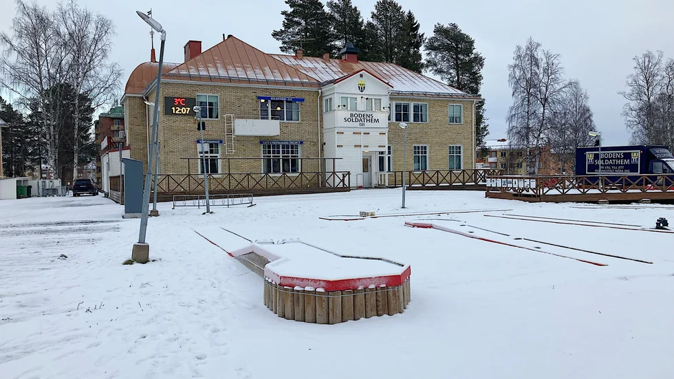 Soldathemmet O ÌI i Boden ha råkat ut för en stämning till Luleå tingsrätt. Det är förra hyresgästen Daras Restaurangs bolag Daste som kräver ett stort skadestånd på över tre miljoner för att de inte fick vara kvar i lokalen.