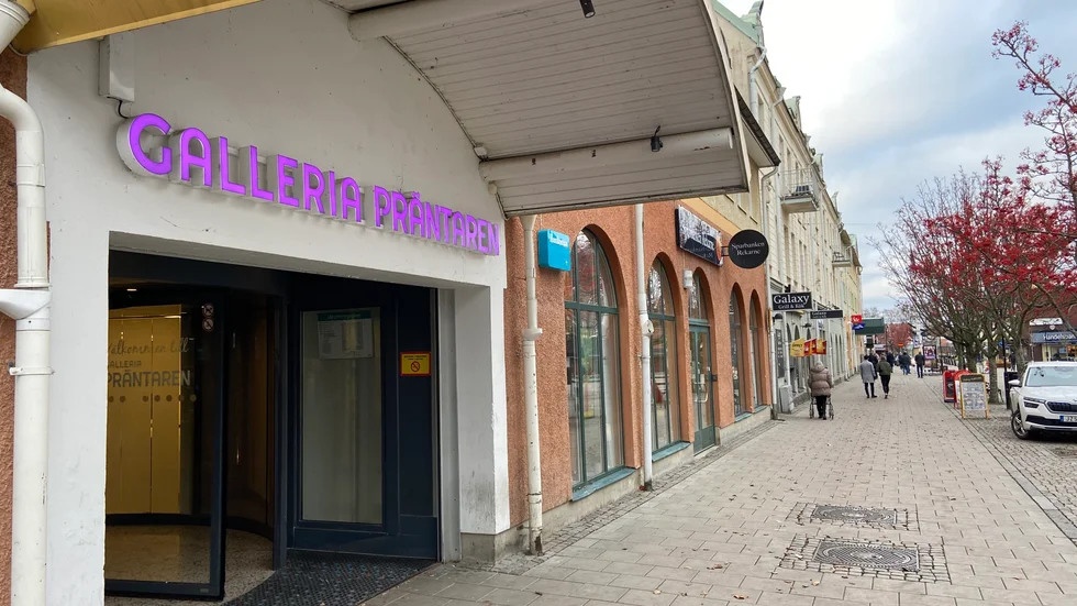 Händelserna utspelade sig i och utanför Galleria Präntaren en novembereftermiddag 2022. 