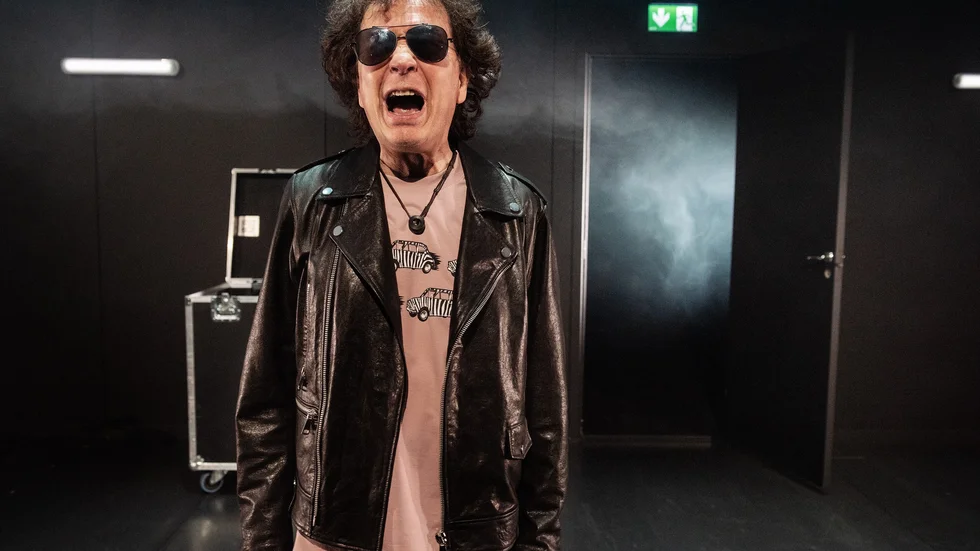 Magnus Uggla spelar sig själv i monologföreställningen Johnny the Fucker.  