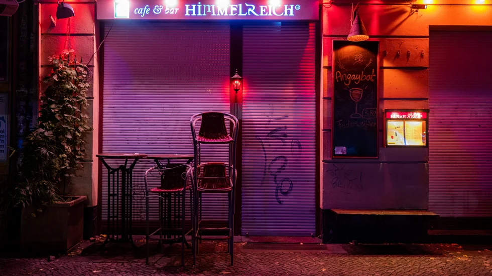 Tyskland brottas med den högsta smittspridningen hittills sedan pandemin bröt ut och nu portas ovaccinerade från nöjesetablissemangen i Berlin. Arkivbild.