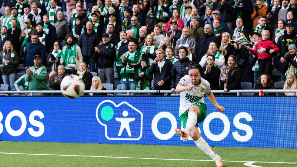 June Pedersen, med allsvenskans vassaste vänsterfot senaste decenniet, lägger skorna på hyllan. 36-åringen spelade bland andra hela elva säsonger i Piteå IF innan hon avslutade med ett par i Hammarby.
