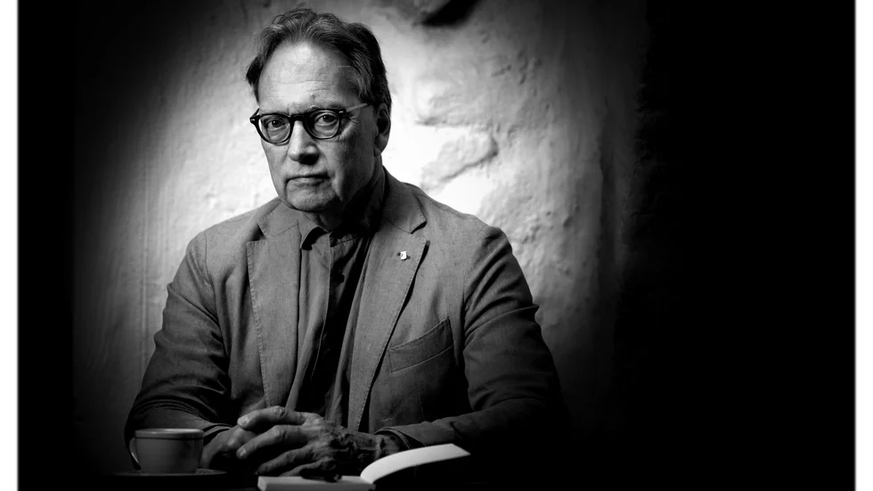 "Där finns ett par sidor som nog kommer att betraktas som bra gubbiga", skriver NSD:s recensent om Horace Engdahls roman op.101.