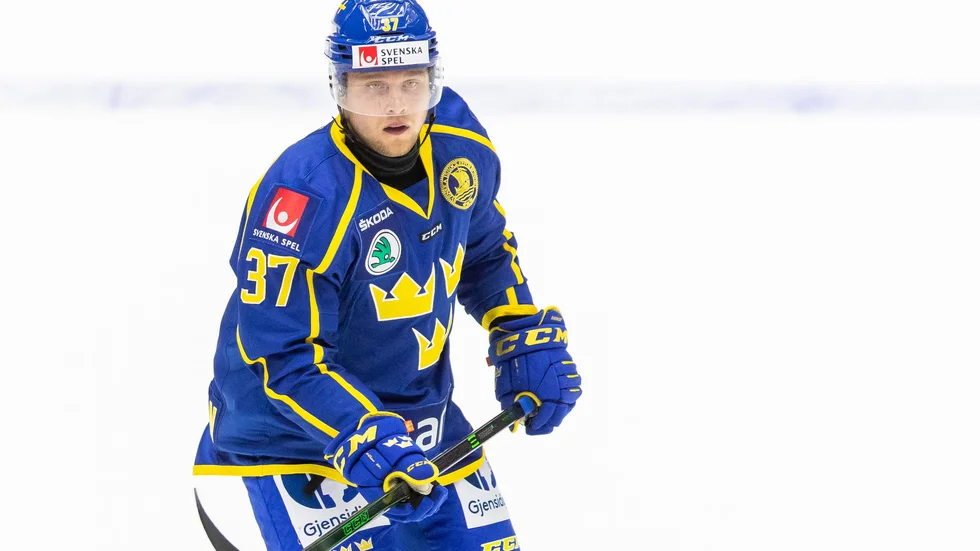 Jesper Pettersson får lämna Tre Kronors trupp.