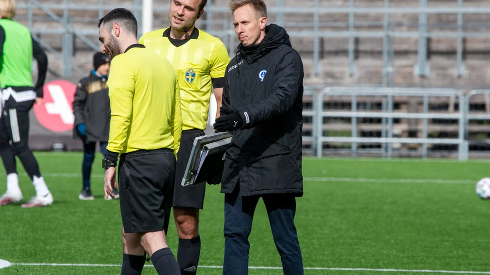 Avstängningar på både Josh Bragg och Adrian Pettersson gör att tränaren Jesper Ny har lite att fundera på inför lördagens möte med Utsikten. 