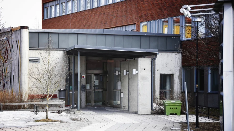Socialförvaltningen får tung kritik av advokat Anna Melander som hävdar att långa handläggningstider i förlängningen leder till dödsfall bland missbrukare.