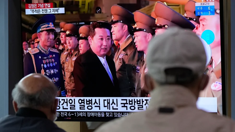 Nordkoreas diktator på en tv-skärm i Seoul, Sydkorea.