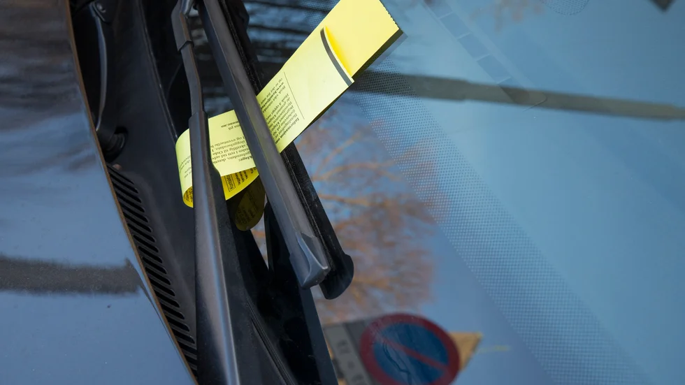 "Jag bryr mig inte om parkeringsböterna", säger en Västerviksbo som vi pratat med.