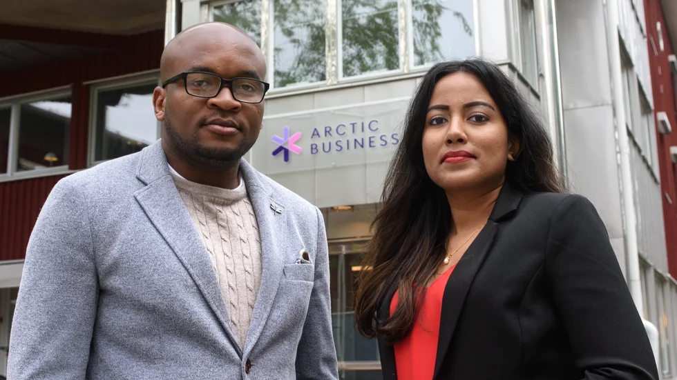 Vd:n Moses Browne Mwakyanjala och medgrundaren Thilini Wijewarna Arachchi hoppas kunna anställa fler i företaget och utveckla fler tekniska lösningar som de kan sälja. 
