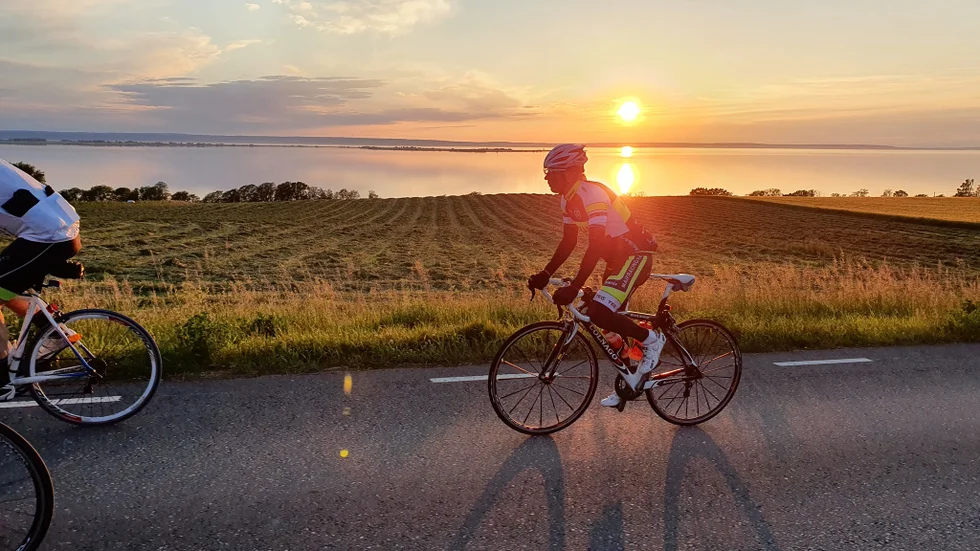 Jan Gedahl gör i år sin 48:e tur runt Vättern. Han började åka när det blev högervarv 1974 och har cyklat varje år sedan dess. Både solnedgångar och soluppgångar har upplevts runt sjön. Rådet han ger till debutanter är att ta det lugnt i början.