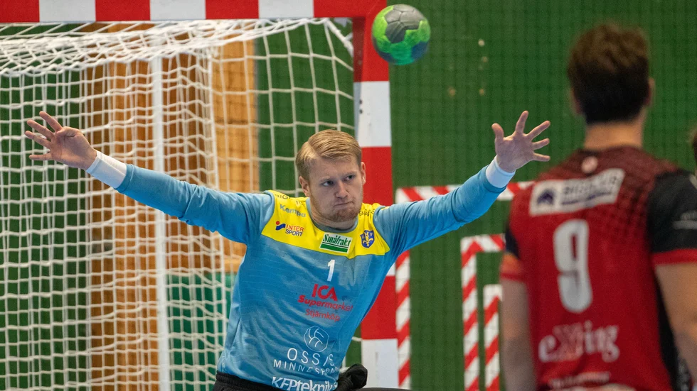 Hampus Wallin i EHF spikade nästa igen målet i slutet av den andra halvleken. Arkivbild