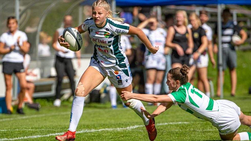 Tess Proos, ERK rugby, spelar två matcher till, sedan flyttar hon till Hongkong för att spela där över vintern.