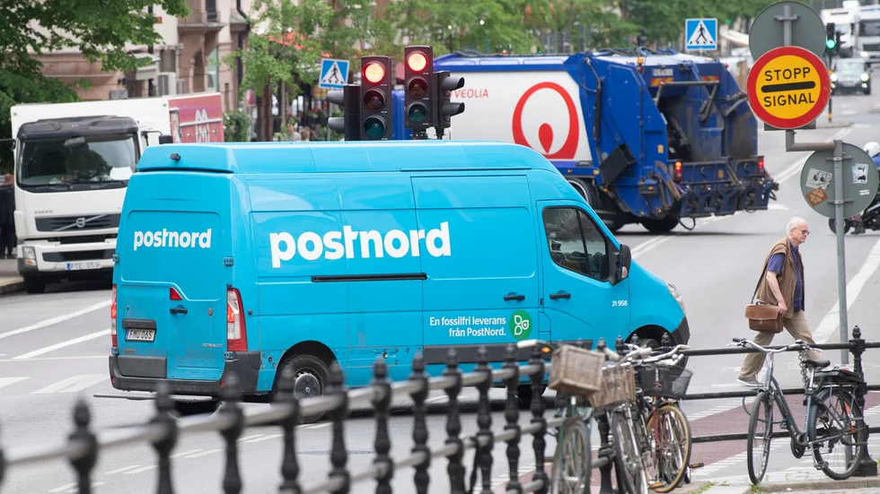 Postnord går med rejäl vinst, men säger sig inte ha råd att dela ut post till invånarna, skriver Thomas Byström och Pontus Lindström.