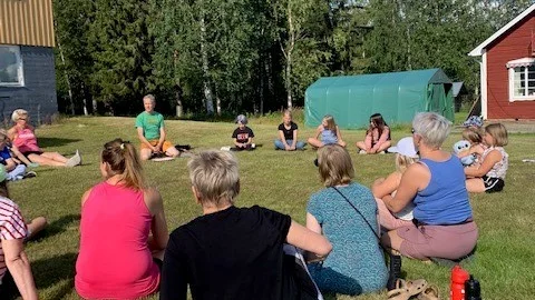 Sånglek/namnlek var ett av inslagen under lägret.