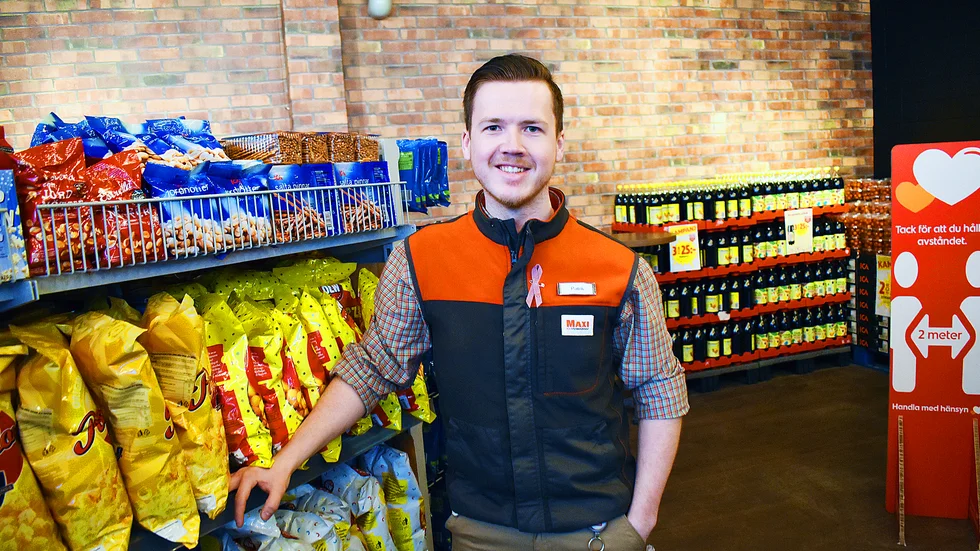 Butikschefen Patrik Nilsson berättar att Minimaxi är den första av sitt slag inom Ica Maxi-koncernen.