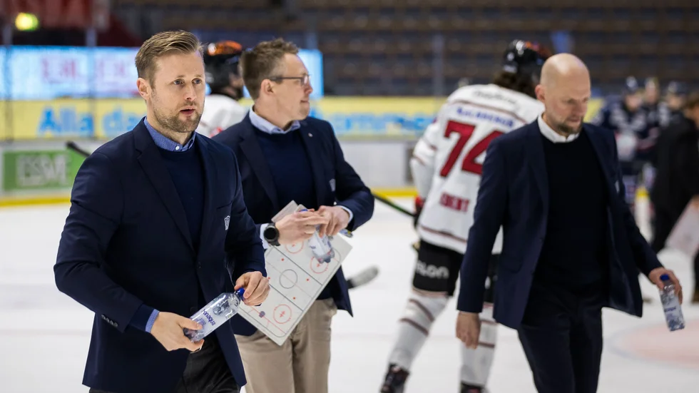 Blir LHC-tränaren Daniel Eriksson kvar eller inte i LHC nästa säsong? Svaret på frågan lär vänta ett litet tag till. 