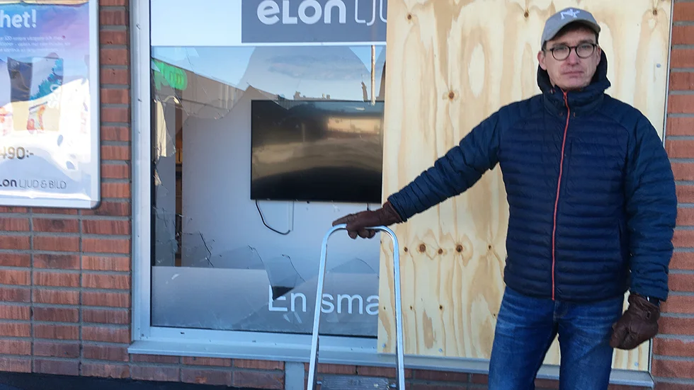 Patrik Lundgren, som äger Novicom Data/Elon Ljud & Bild i Norsjö, konstaterar att det inte var mycket som stals men desto mer som blev förstört.