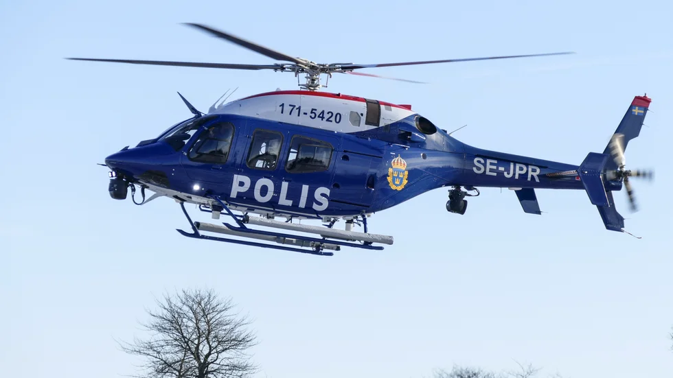 En man har gripits efter att ha riktat grön laser mot spårvagn och polishelikopter. Arkivbild.