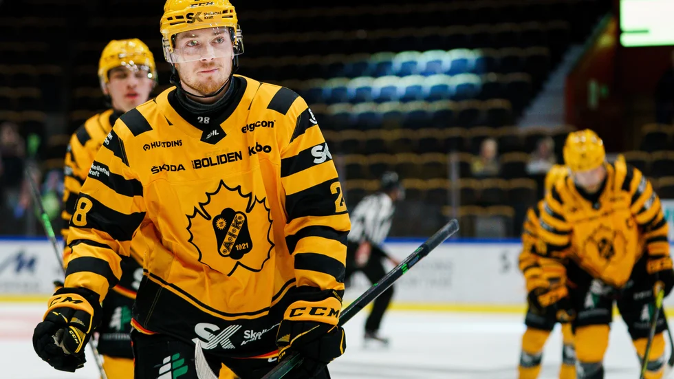 Jesper Frödén spräckte AIK:s målnolla i powerplay, men AIK hade svårt att omsätta chanserna i mål i den andra kvartsfinalen.