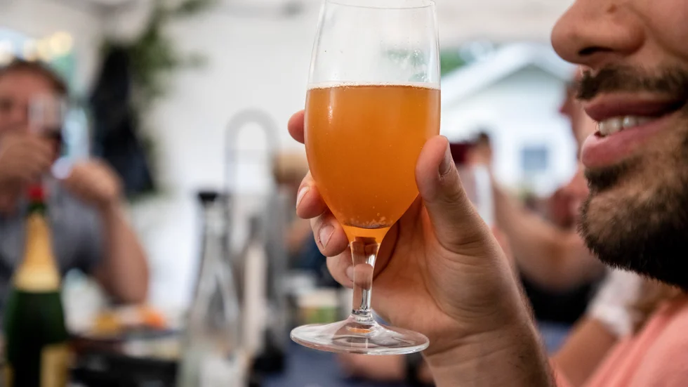 Alkoholförsäljningen ökade rejält på både Systembolaget och restaurangerna under 2021 jämfört med året innan, men Systembolagets resultat sjönk. Arkivbild.