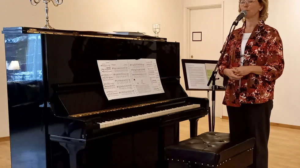 Sångerskan Anette Jernelöv deltog med ett program som innefattade ”Musik och Hälsa”, något som uppskattades av de som var med på mötet.