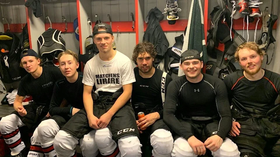 Segerglädje i Burträsk efter 7–2-vinsten.