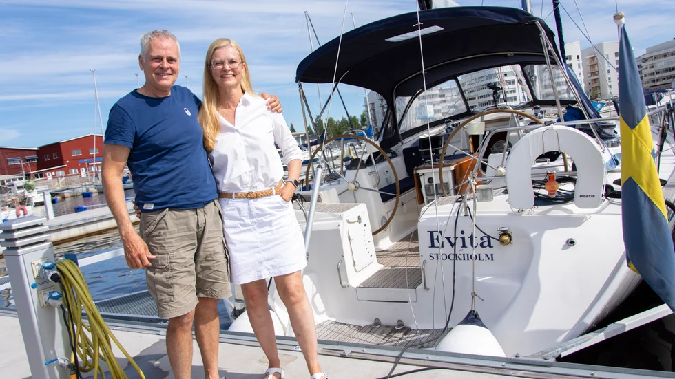 Paret Scott Lakey och Eva Thomasson slår ett slag för att hemestra – gärna i Norrbotten. "Ljuset, naturen, människorna", säger han.