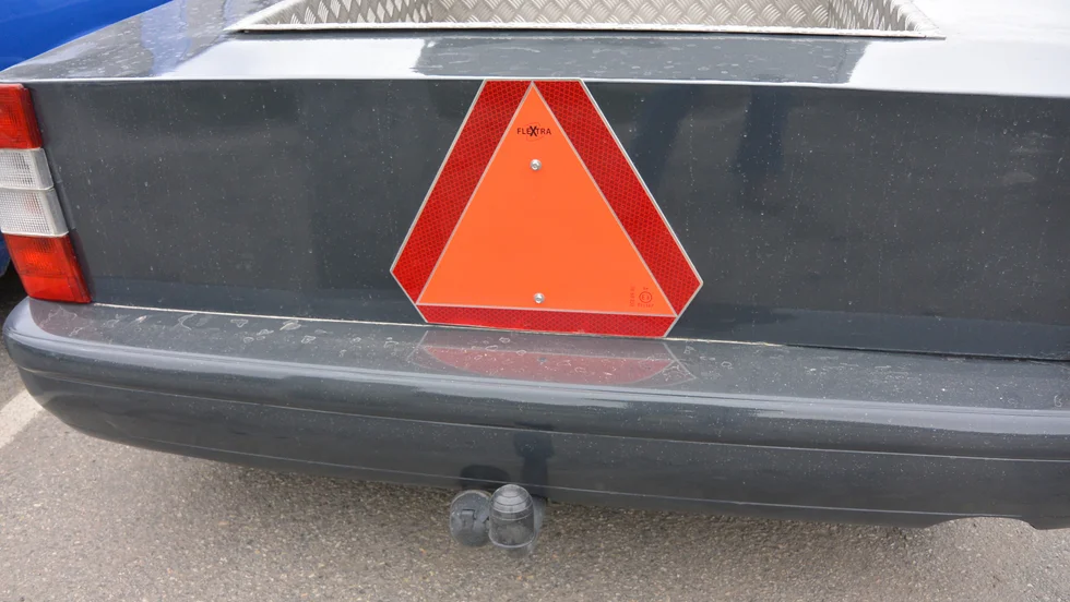 A-traktorer kan vara nästan vilka bilar som helst, ombyggda till att kunna köras i högst 30 kilometer i timmen.
