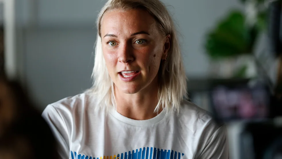 Sarah Sjöström på en pressträff i Stockholm inför avresan till Japan.