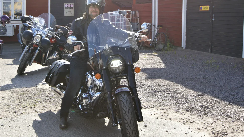 Robert Wells brukar åka iväg på motorcykelturer med hans kompisar, de har bland annat kört Route 66 i USA och nere i Spanien. 