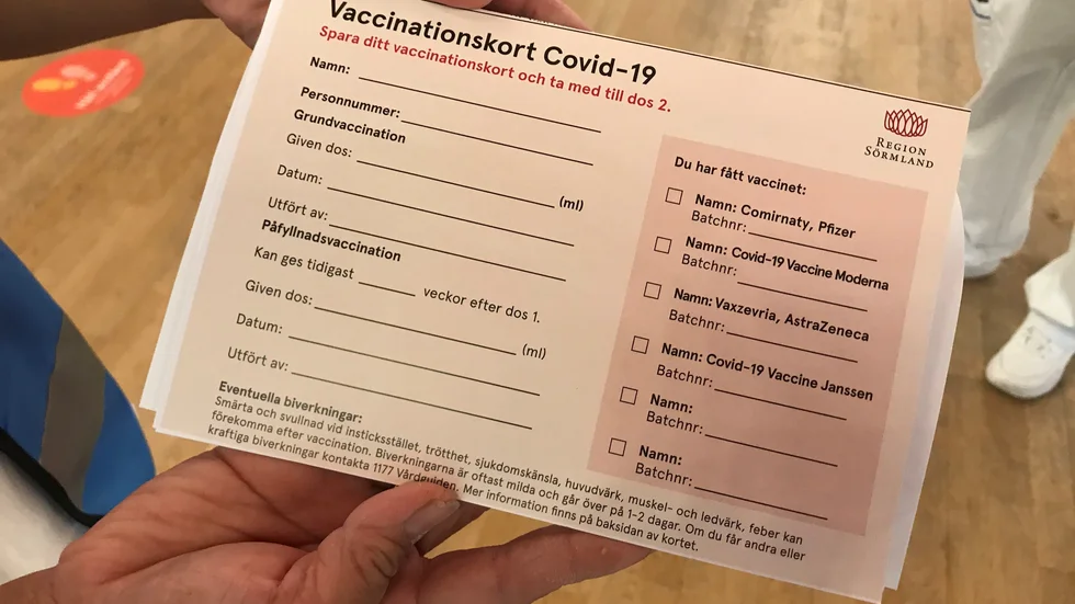 Snart har de flesta vuxna svenskarna fått sin första dos vaccin mot covid-19.