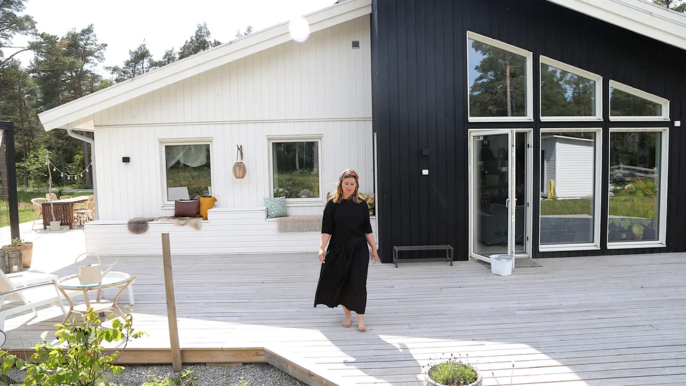 Den stora terrassen var något av det första paret byggde efter att de flyttat in.