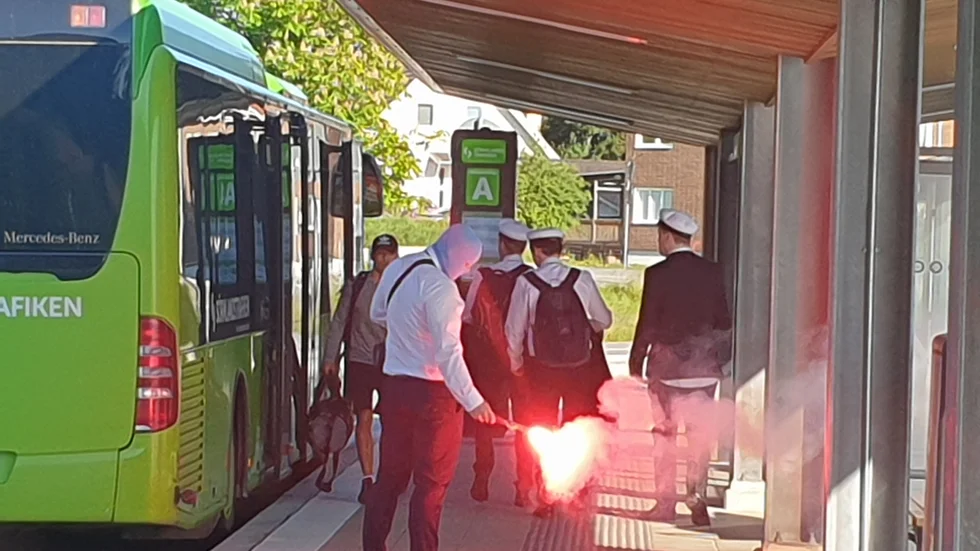 På bilderna syns en så kallad bengalisk eld.