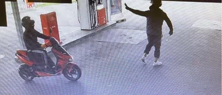 Rånförsöket i Tuna park: Här tankar de beväpnade mopedisterna innan vansinnesfärden