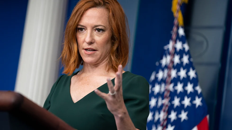 Vita husets pressekreterare Jen Psaki säger att jakten på mediers kontakthistorik med källor i samband med utredningar om läckor inte ligger i linje med president Joe Bidens politiska inriktning. Bilden är från en presskonferens tidigare i veckan.