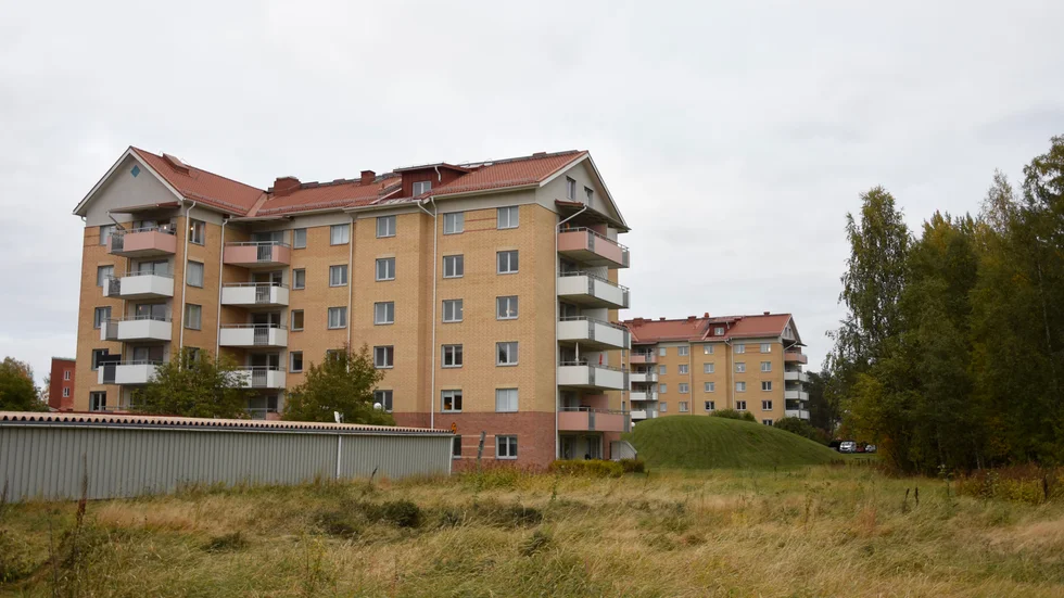 Bostadsområdet Radiomasten som Rikshem äger. Mellan de två befintliga husen kan det byggas två högre punkthus, sju och åtta våningar höga. 