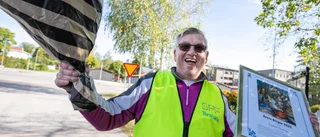 Lennart har hjälpt de ensamma – prisas för sina promenader under pandemin: "Jag är överväldigad"