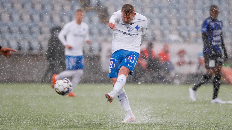 Ari Skúlason bombade in ett mål i sin debut i snömatchen mot Sirius i april.